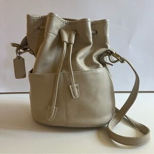 🔥 VINTAGE COACH Cream Leather Drawstring Bag